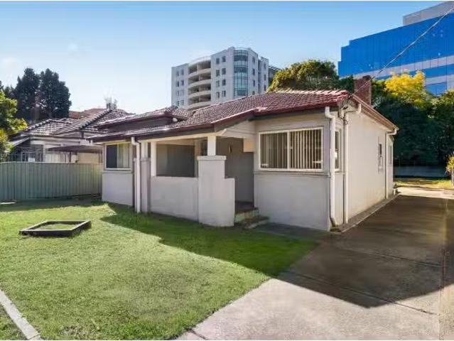 Nice 4 BR 13 Bungalow Crescent, Bankstown House for rent List.