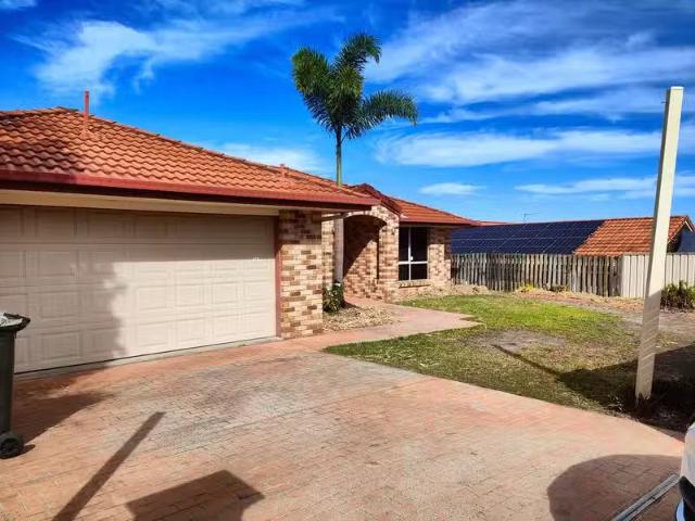 Charming 4 BR 13 Midway Terrace, PACIFIC PINES, QLD 4211 Hou.