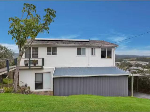 For Rent! 4 BR 13 Yakaloo Crescent, Forresters Beach House for.