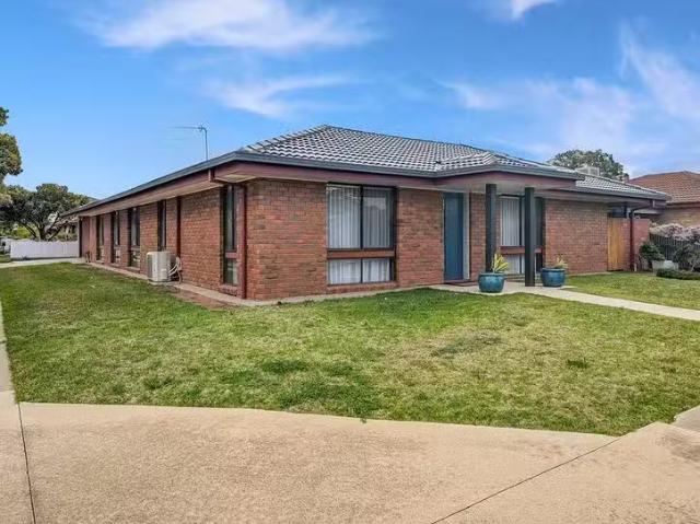 Nice 4 BR 14 Kima Street, Swan Hill, VIC 3585