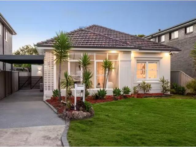 Nice 4 BR 14 Horbury Street, Sans Souci House for rent Listed.