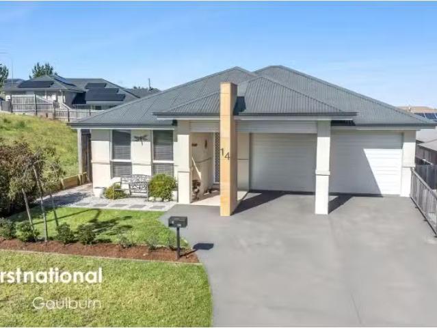 Just in! 4 BR 14 Lovet Street, Goulburn House for rent Listed.