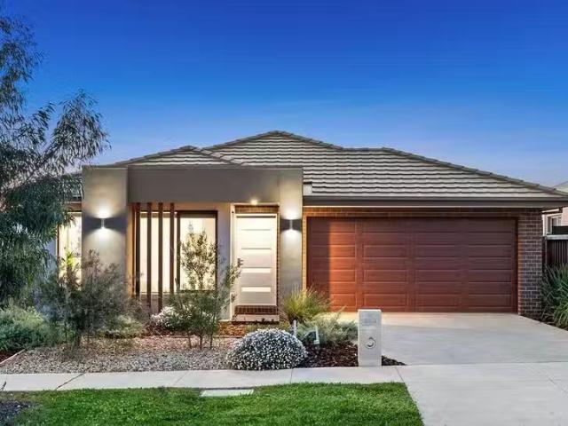 Nice 4 BR 15 Jindabyne Street, Armstrong Creek, VIC 3217