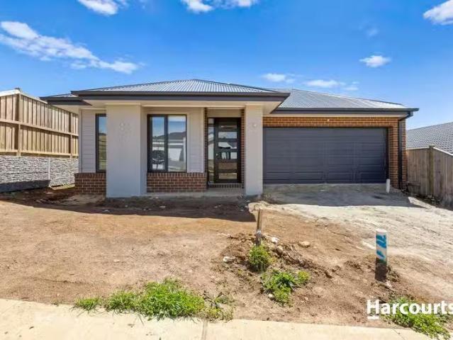 Deal! 4 BR 15 Snows Hills Avenue, Warragul, VIC 3820 House f.