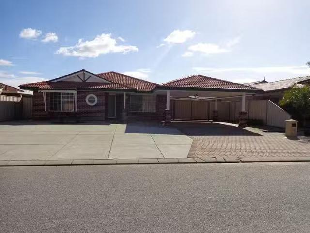 Nice 4 BR 16 Greenshank Close, East Cannington, WA 6107