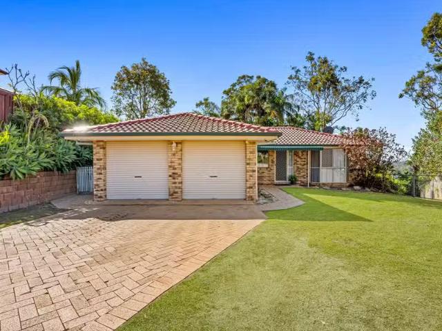 Cozy 4 BR 16 Dalby Court, HELENSVALE, QLD 4212 House for Rent