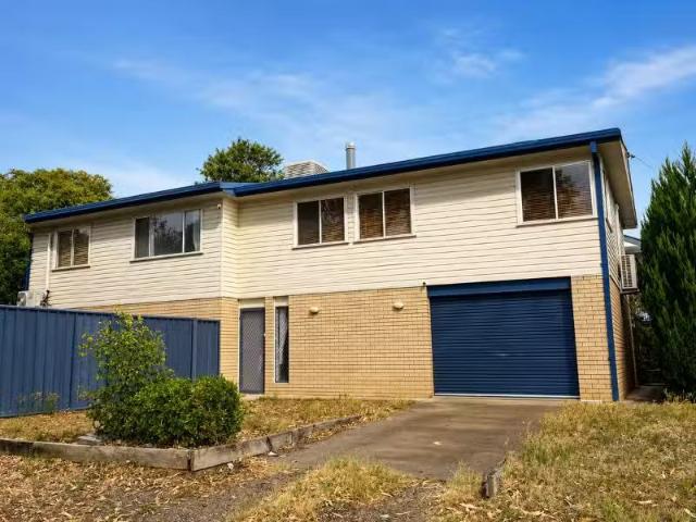 Charming 4 BR 16 Ruse Street, Moree House for rent Listed by.