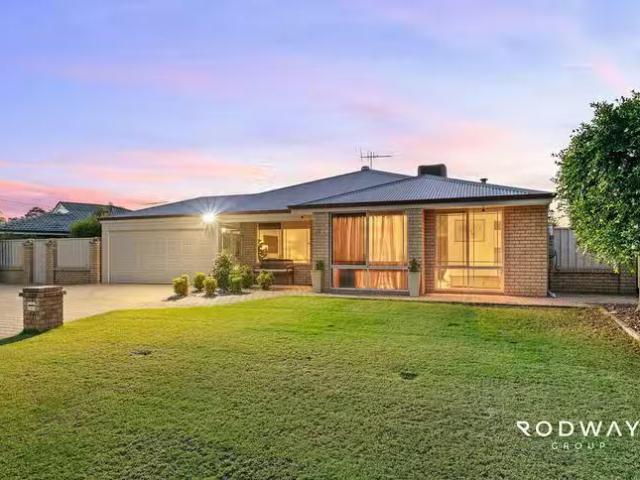 Cozy 4 BR 17 Abernethy Grove, Seville Grove, WA 6112