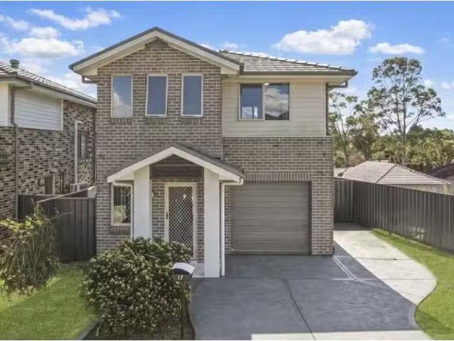 For Rent! 4 BR 17 Satinash Drive, Hamlyn Terrace House for ren.