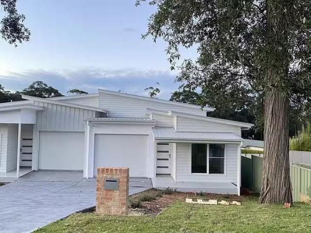 Rental! 4 BR 17A Molloy Street, Mollymook, NSW 2539