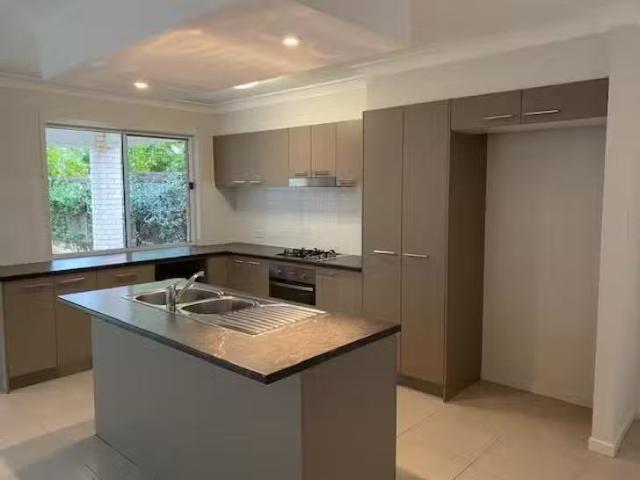 Cheap 4 BR 181 Strong Avenue, Graceville, QLD 4075