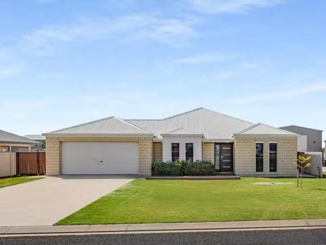 Charming 4 BR 18 Coral Cove, Port Macdonnell, SA 5291