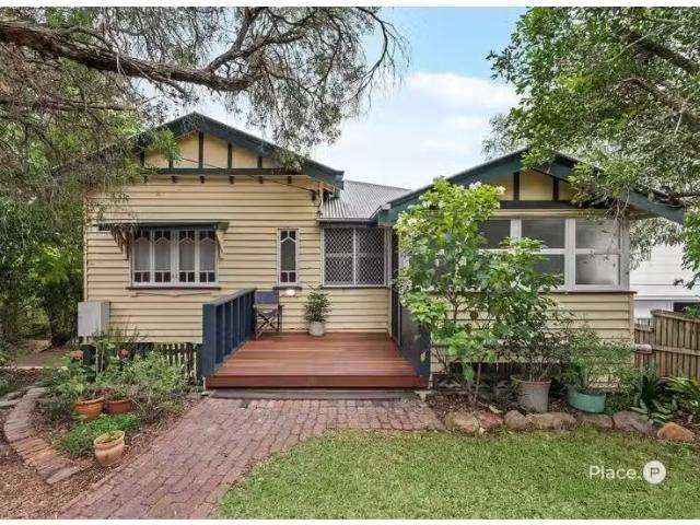 For Rent! 4 BR 18 Hipwood St, Norman Park House for rent List.