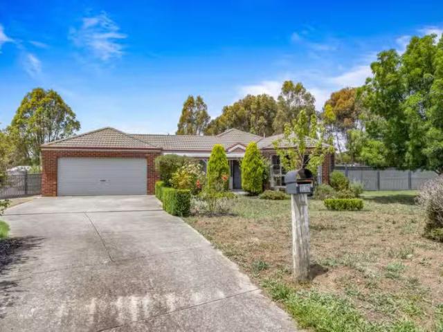 Cozy 4 BR 18 Powell Ave, Cardigan Village VIC 3352 House For.