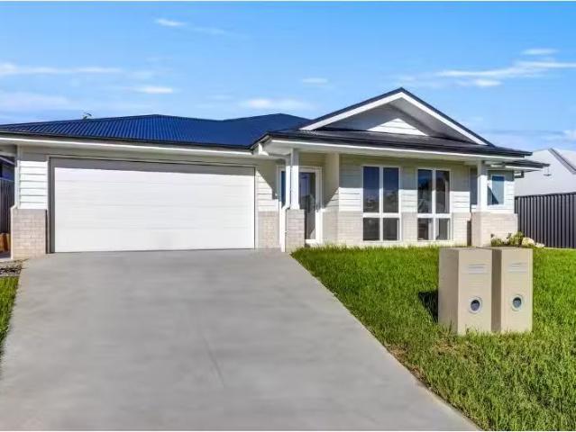 Cheap 4 BR 18 Wildwood Way, Port Macquarie House for rent Lis.