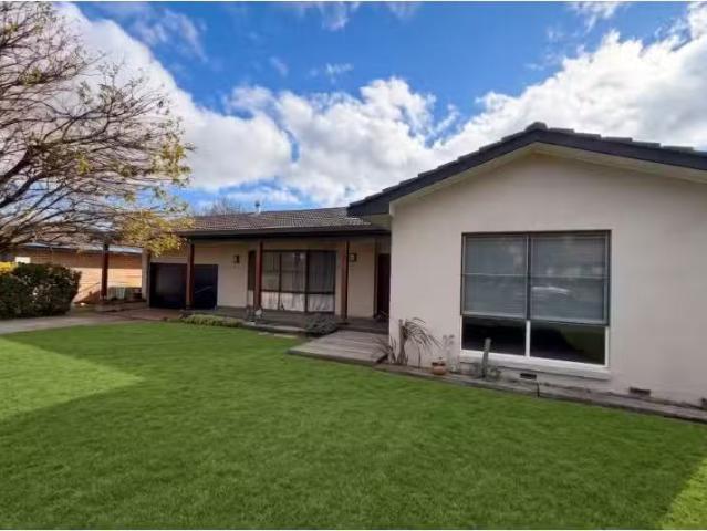 Nice 4 BR 19 Carolina Cresent, Mudgee House for rent Listed b.