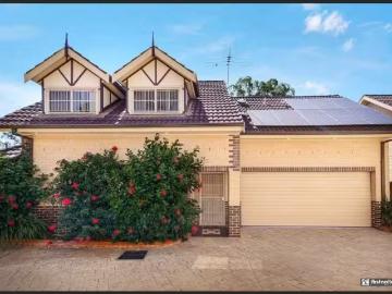 Nice 4 BR 1/9 Barlow Street, Cambridge Park Townhouse for rent.