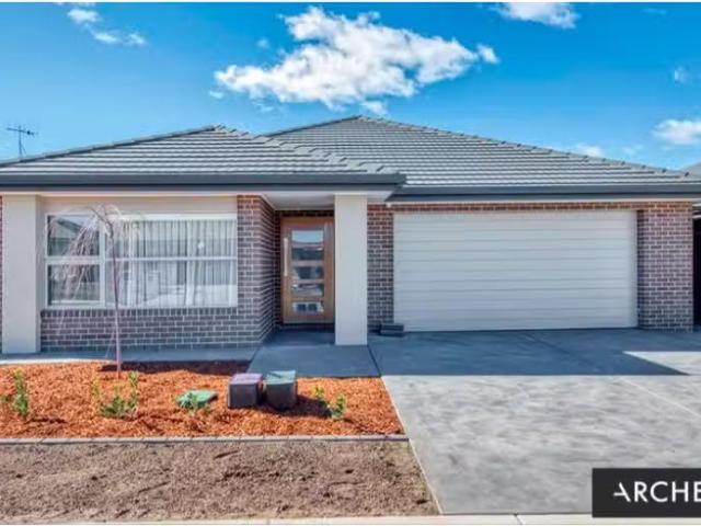For Rent! 4 BR 19 Zealie Bend, GOOGONG House for rent Listed.