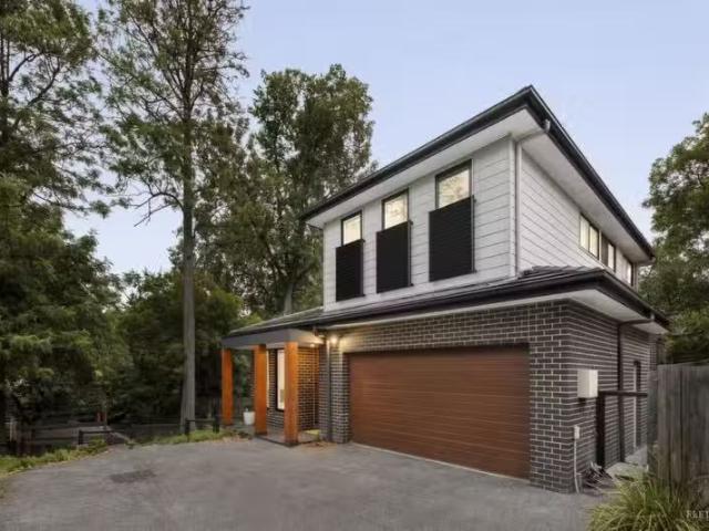 Deal! 4 BR 19A Ian Crescent, Mitcham VIC 3132 House Auction