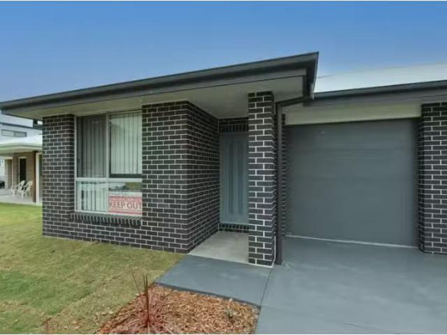 For Rent! 4 BR 1A Carey Way, NORTH BOAMBEE VALLEY Townhouse fo.