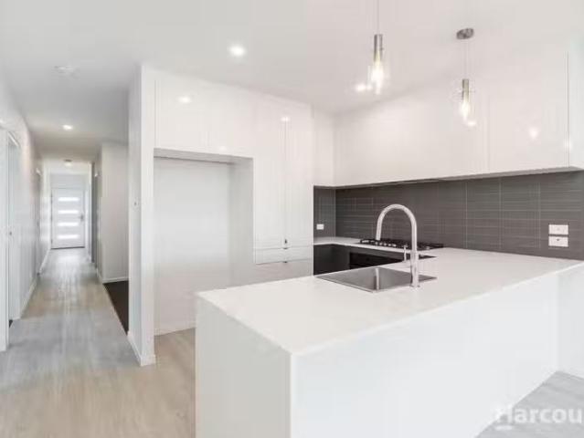 Cheap 4 BR 2/13 Windward Way, BURRUM HEADS, QLD 4659 Duplex.