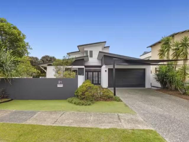 For Rent! 4 BR 21 Longboard Circuit, Kingscliff House for rent.