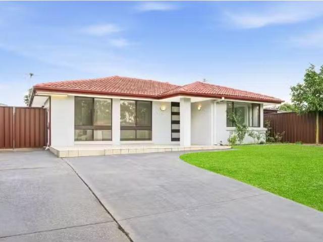 Just in! 4 BR 21 Polonia Avenue, PLUMPTON House for rent List.
