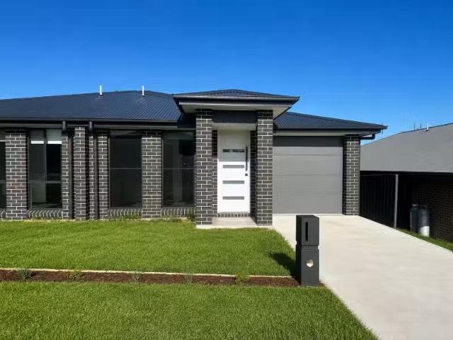 Unique 4 BR 2/20 Dodworth Street, FARLEY Townhouse for rent L.