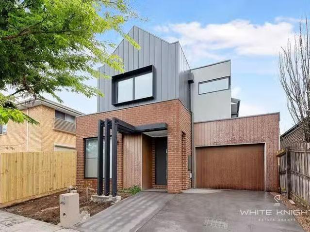 Nice 4 BR 22 Sheryn Street, Derrimut, VIC 3026