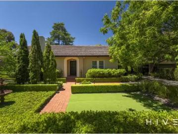 Unique 4 BR 25 Geerilong Gardens, Reid House for rent Listed.