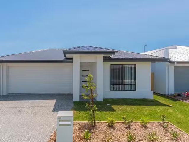 Cozy 4 BR 26 Brindabella Street, Newport, QLD 4020