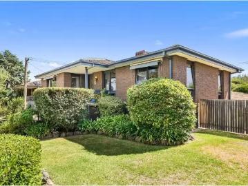 Rental! 4 BR 26 O'Rourke Street, Weetangera House for rent Li.