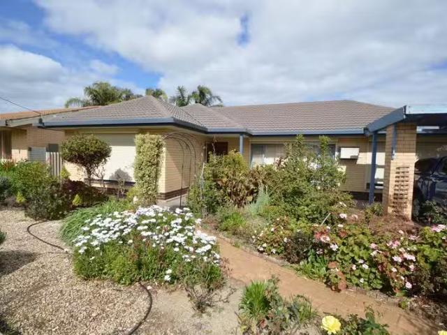 Just in! 4 BR 26 Mills Avenue, PORT NOARLUNGA, SA 5167 House.
