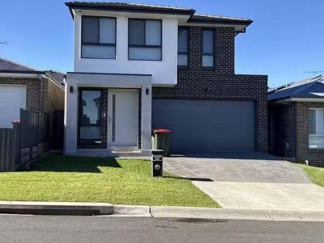 New 4 BR 27 Milky Way Street, LEPPINGTON House for rent Liste.