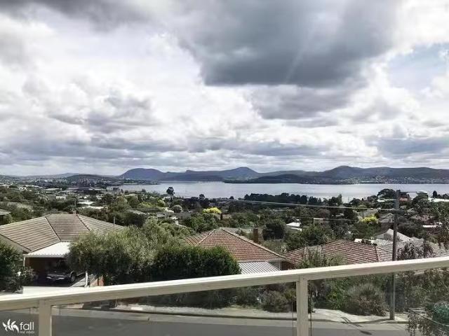 New 4 BR 2 Hatton Gardens, Sandy Bay, TAS 7005