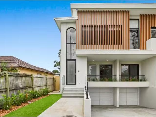 Charming 4 BR 2B Ferndale Road, Revesby Townhouse for rent Li.