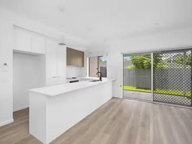 Cheap 4 BR 3/12 Mary Street, BIRKDALE, QLD 4159 Townhouse fo.