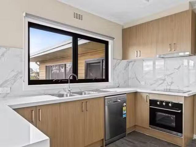 For Rent! 4 BR 31 Hillside Avenue, Dandenong North, VIC 3175