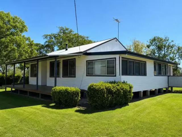 Just in! 4 BR 31 Warialda Street, Pallamallawa House for rent.