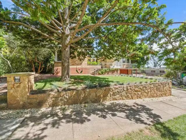 Cozy 4 BR 34 Carnegie Crescent, Narrabundah, ACT 2604