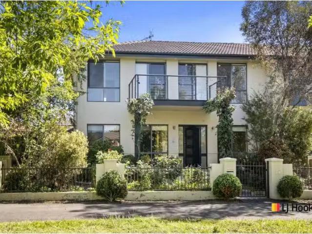 Charming 4 BR 35 Nellie Hamilton Avenue, GUNGAHLIN House for r.