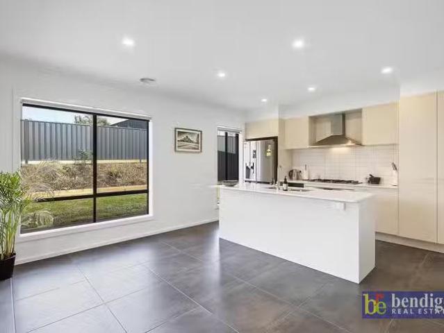 Nice 4 BR 35 Ucres Way, Golden Square, VIC 3555