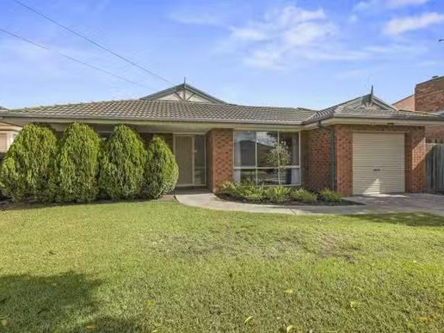 Deal! 4 BR 37 Giddings Street, North Geelong, VIC 3215 House.