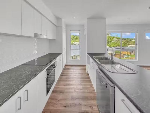 Cozy 4 BR 39 Hilltop Drive, BURNSIDE, QLD 4560 House for Rent