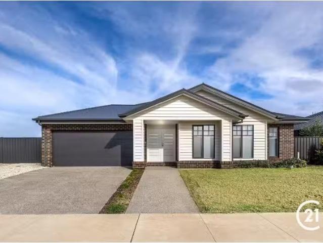 Deal! 4 BR 7 The Vines Boulevard, Moama House for rent Listed.
