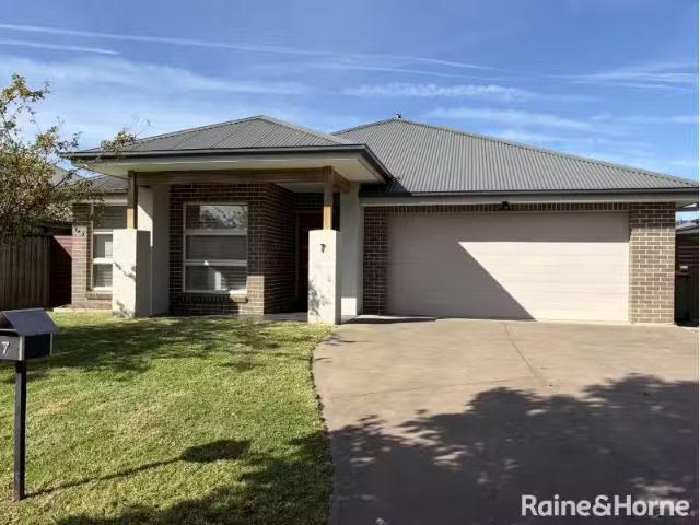 Cheap 4 BR 7 Bold Street, RENWICK House for rent Listed by Vi.