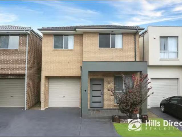Just in! 4 BR 7 Duff Glade, Schofields Townhouse for rent Lis.