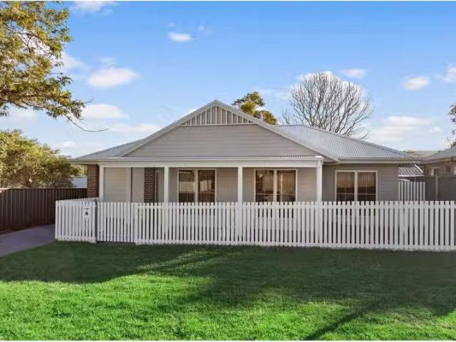 Unique 4 BR 7 Mary Street, Holmesville House for rent Listed.