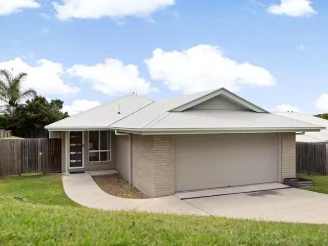 For Rent! 4 BR 7 Pedersen Road, SOUTHSIDE, QLD 4570 House fo.
