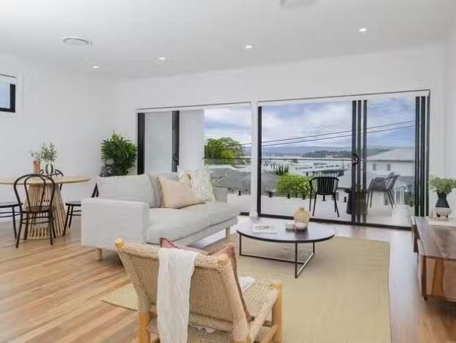 Charming 4 BR 4/19 Berringar Road, Valentine, NSW 2280